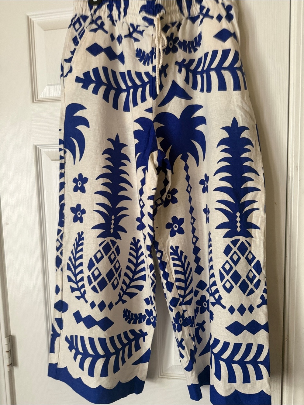 C&C California blue and white tropical print linen/rayon pants NWT